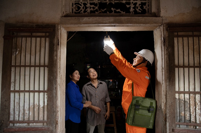 Những cánh thư tri ân tới Người thợ điện Thủ đô- Ảnh 4. Những cánh thư tri ân tới Người thợ điện Thủ đô- Ảnh 4.