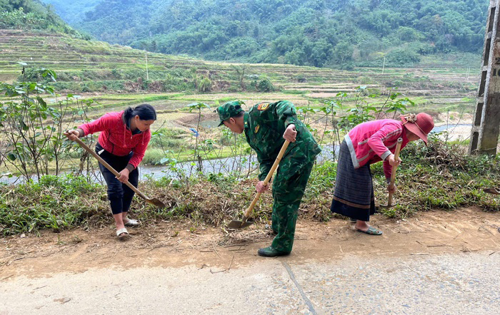 Thanh Hóa: Nhân rộng điển hình xây dựng nông thôn mới để khích lệ người dân biên giới vươn lên- Ảnh 2.