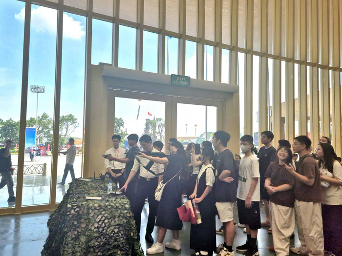 Những trải nghiệm hiện đại, hấp dẫn ở khu trưng bày Quân đội tại Triển lãm thành tựu đất nước- Ảnh 4.