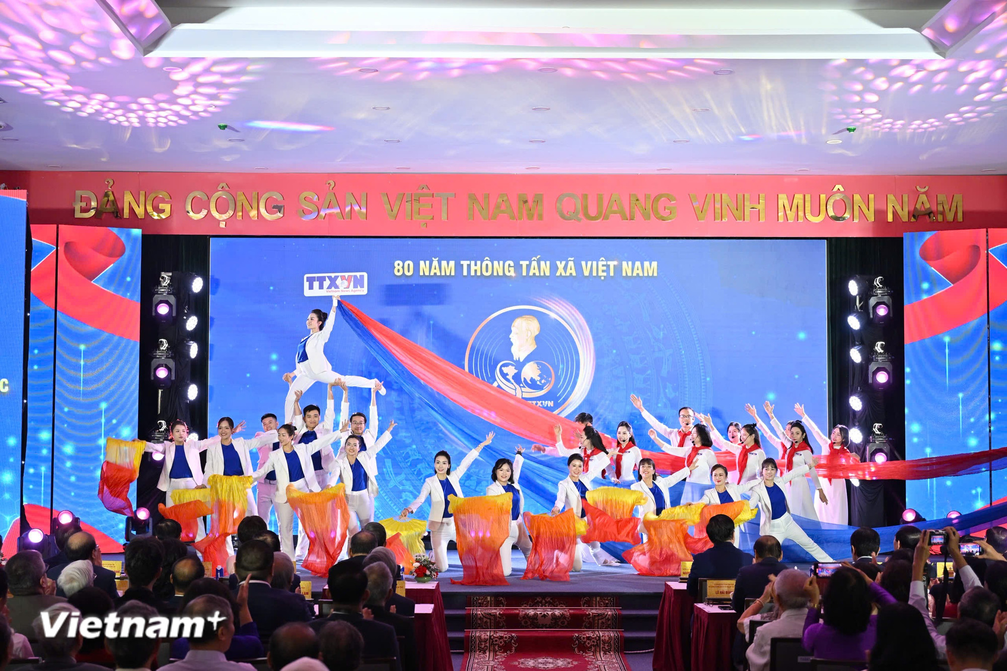 Thông tấn xã Việt Nam đón nhận Huân chương Hồ Chí Minh, quyết tâm tiên phong trên mặt trận thông tin- Ảnh 2.