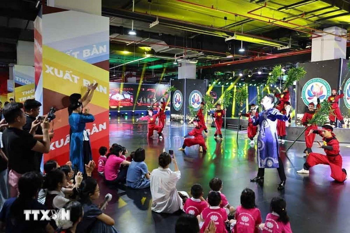 Triển lãm Thành tựu đất nước: Khát vọng vươn xa của người Việt trong kỷ nguyên mới- Ảnh 6. Triển lãm Thành tựu đất nước: Khát vọng vươn xa của người Việt trong kỷ nguyên mới- Ảnh 6.
