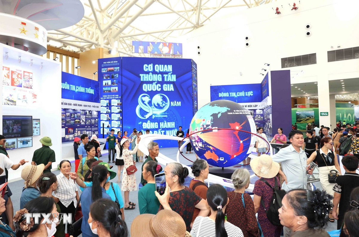 Triển lãm Thành tựu đất nước: Khát vọng vươn xa của người Việt trong kỷ nguyên mới- Ảnh 4. Triển lãm Thành tựu đất nước: Khát vọng vươn xa của người Việt trong kỷ nguyên mới- Ảnh 4.