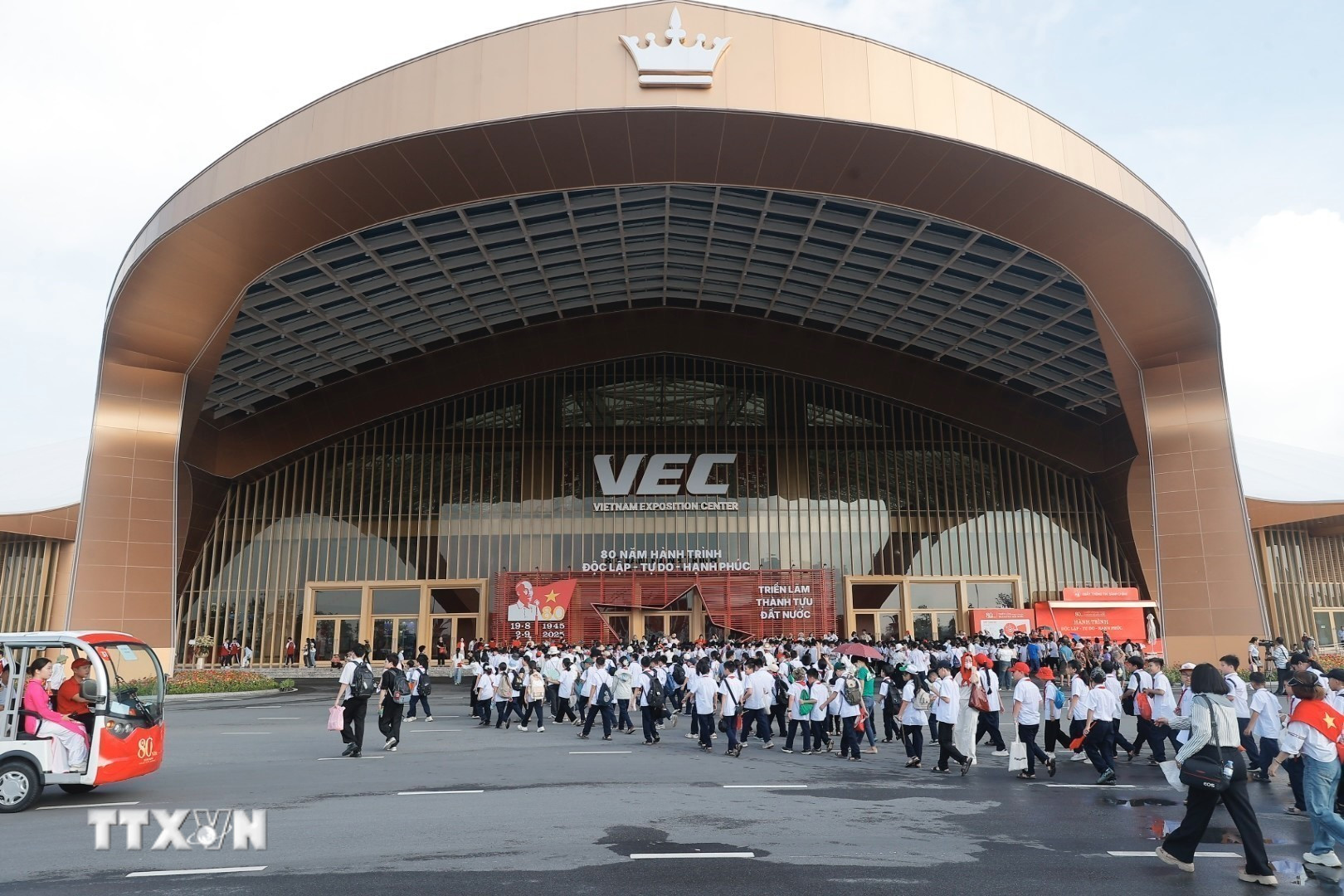 Triển lãm Thành tựu đất nước: Khát vọng vươn xa của người Việt trong kỷ nguyên mới- Ảnh 2. Triển lãm Thành tựu đất nước: Khát vọng vươn xa của người Việt trong kỷ nguyên mới- Ảnh 2.