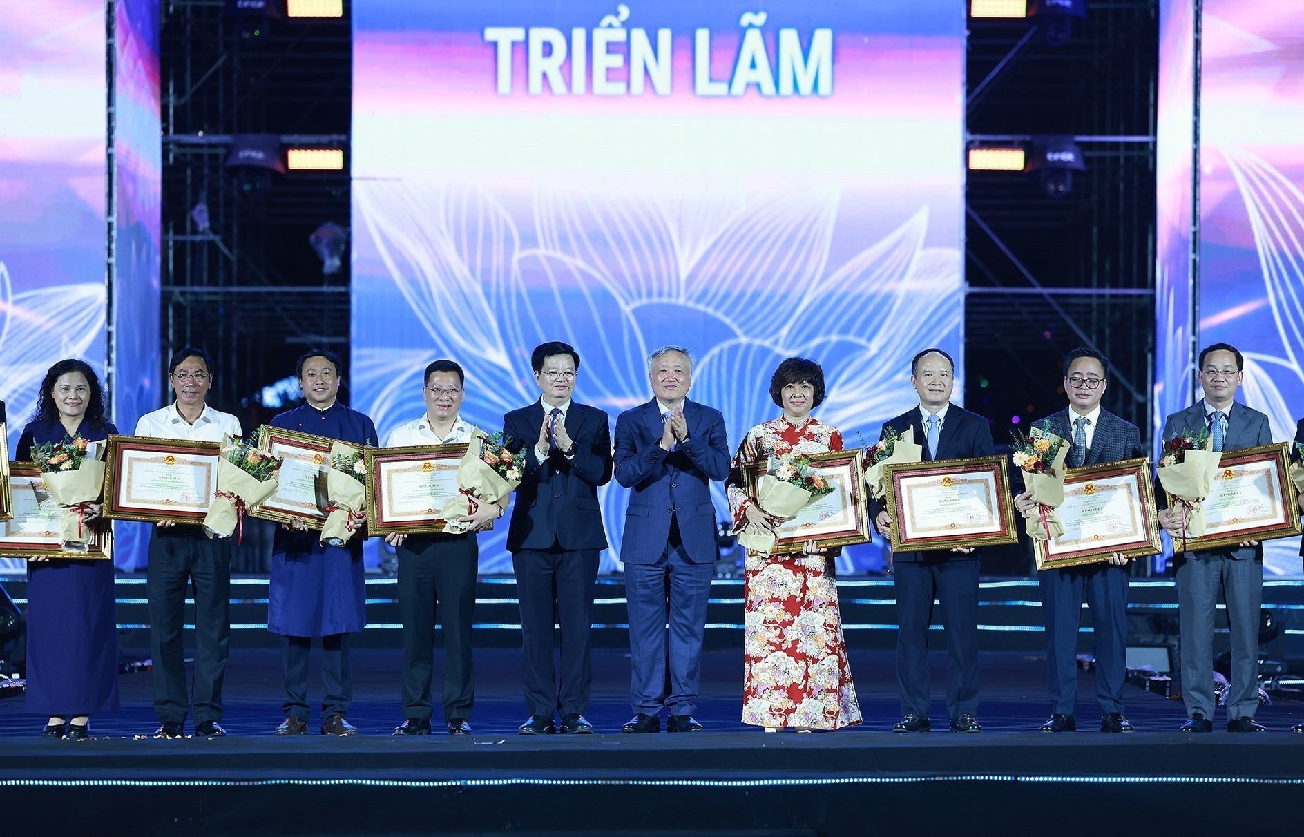 Triển lãm Thành tựu đất nước: Khát vọng vươn xa của người Việt trong kỷ nguyên mới- Ảnh 5. Triển lãm Thành tựu đất nước: Khát vọng vươn xa của người Việt trong kỷ nguyên mới- Ảnh 5.
