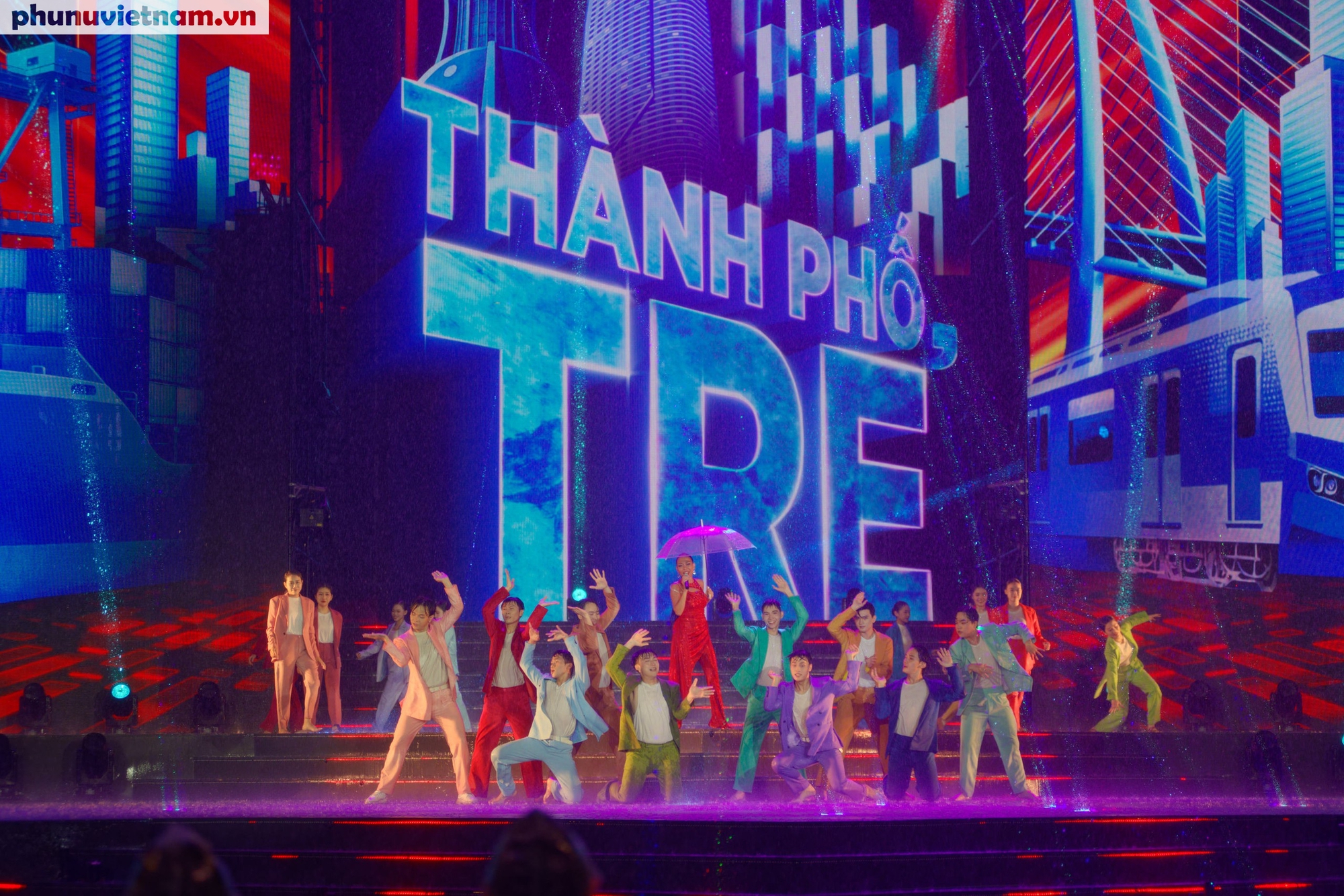 Ca sĩ Thảo Trang trong tiết mục Thành phố trẻ Ca sĩ Thảo Trang trong tiết mục Thành phố trẻ
