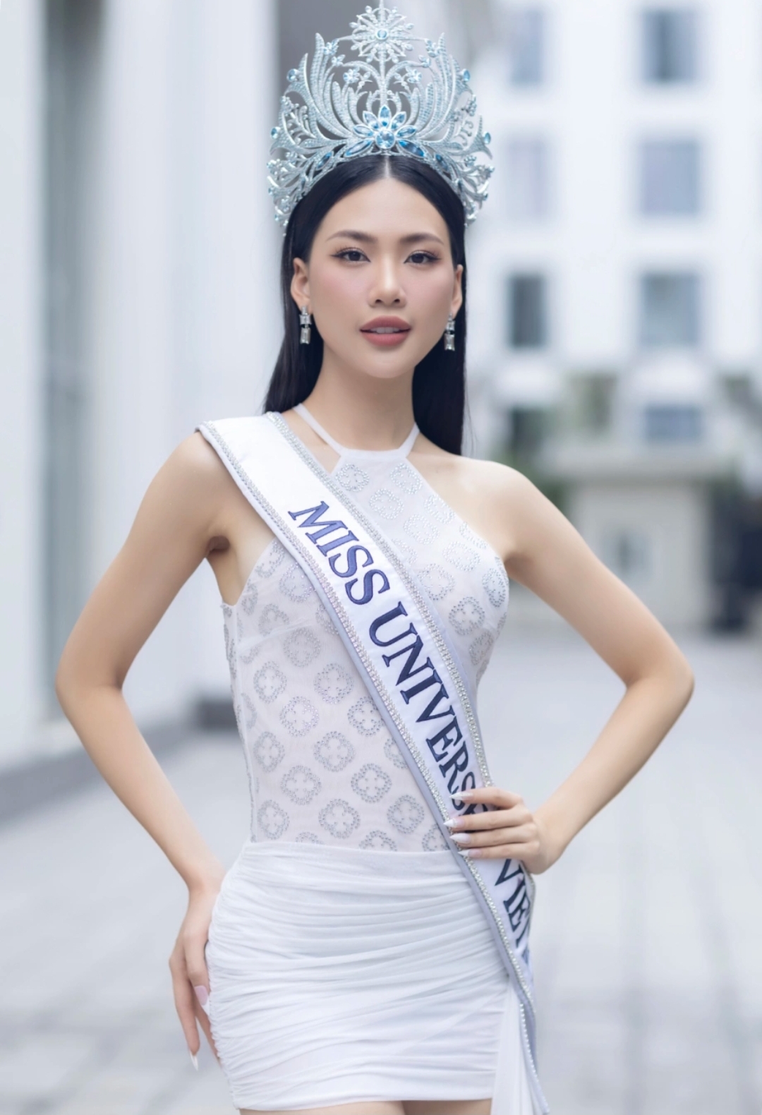 Đối tượng vu khống hoa hậu Quỳnh Hoa bị khởi tố: Lời cảnh báo cho hành vi vu khống, bôi nhọ người khác trên mạng xã hội- Ảnh 1. Đối tượng vu khống hoa hậu Quỳnh Hoa bị khởi tố: Lời cảnh báo cho hành vi vu khống, bôi nhọ người khác trên mạng xã hội- Ảnh 1.