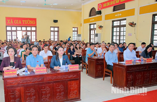 Phó Chủ tịch - Tổng Thư ký UBTƯ MTTQ Việt Nam Nguyễn Thị Thu Hà tiếp xúc cử tri tại tỉnh Ninh Bình- Ảnh 1.