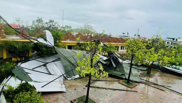 Hà Tĩnh căng mình khắc phục hậu quả bão số 10: Nguy cơ lũ lụt, sạt lở đất rình rập- Ảnh 4.