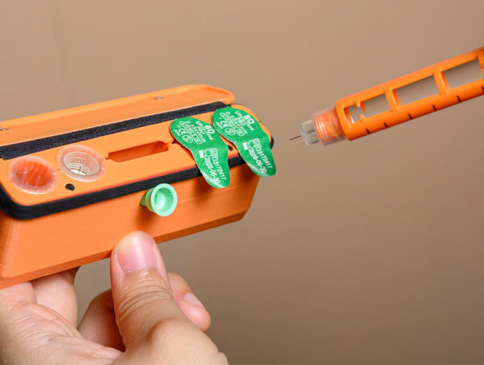 2 nữ sinh viên với sáng chế hỗ trợ bệnh nhân tiểu đường và ung thư cổ tử cung- Ảnh 2. 2 nữ sinh viên với sáng chế hỗ trợ bệnh nhân tiểu đường và ung thư cổ tử cung- Ảnh 2.