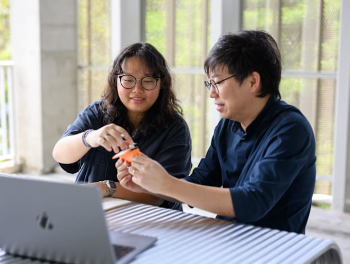 2 nữ sinh viên với sáng chế hỗ trợ bệnh nhân tiểu đường và ung thư cổ tử cung- Ảnh 1. 2 nữ sinh viên với sáng chế hỗ trợ bệnh nhân tiểu đường và ung thư cổ tử cung- Ảnh 1.