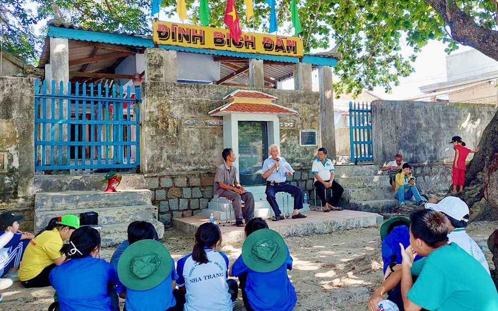 Phụ nữ đảo Bích Đầm học làm du lịch cộng đồng