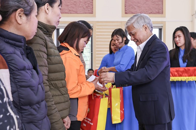 UBTƯ MTTQ Việt Nam ban hành Hướng dẫn triển khai Tháng cao điểm "Vì người nghèo" năm 2025 từ ngày 17/10 đến 18/11- Ảnh 1.