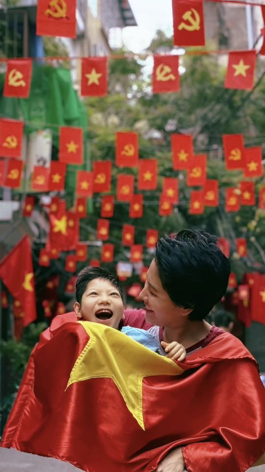 Minh Cúc và mùa khai giảng đặc biệt cùng con gái bại não: "Tôi không coi con là gánh nặng"
- Ảnh 3. Minh Cúc và mùa khai giảng đặc biệt cùng con gái bại não: "Tôi không coi con là gánh nặng"
- Ảnh 3.