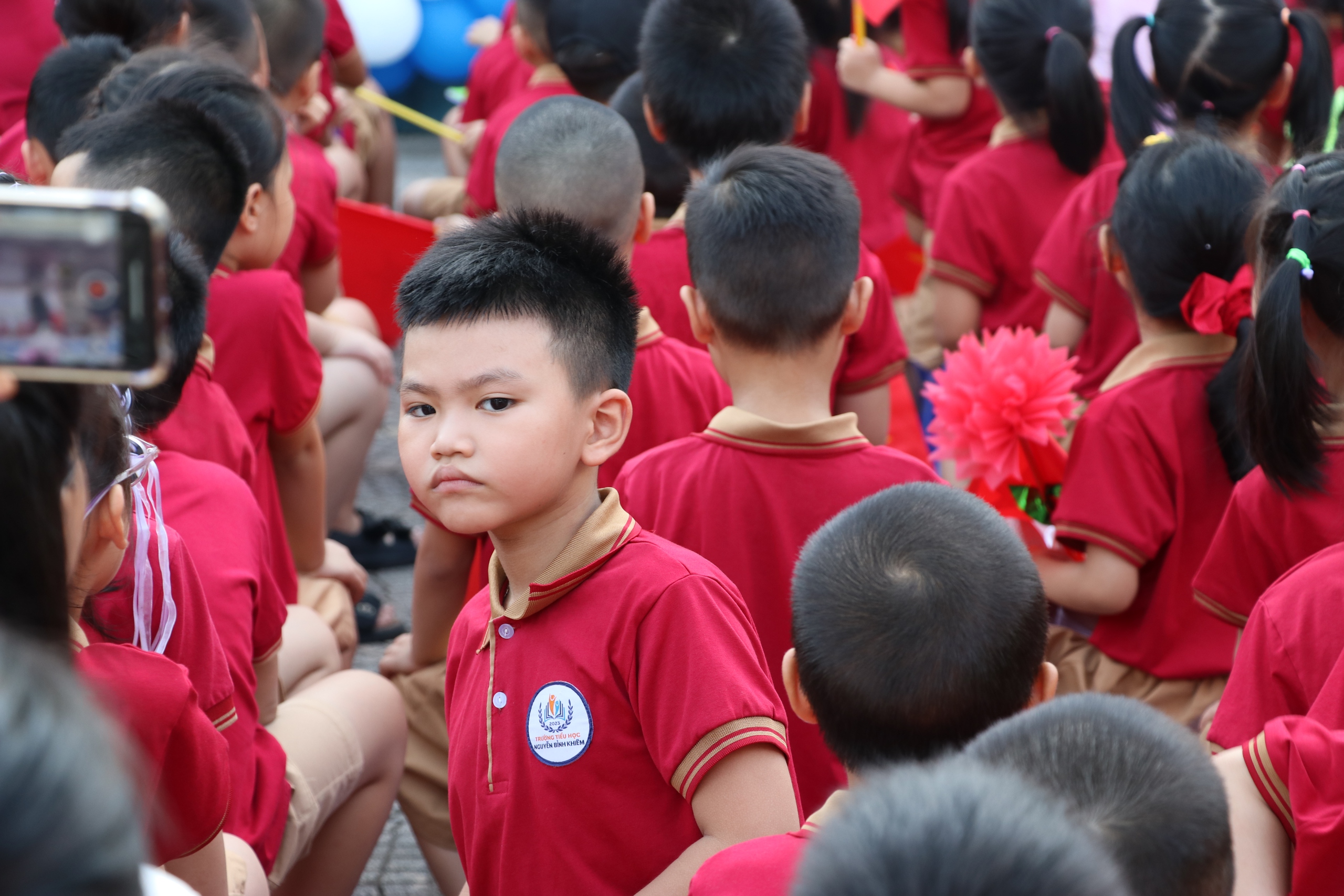 Studenții se bucură la ceremonia de deschidere specială - Fotografia 7. Học sinh hân hoan trong Lễ khai giảng đặc biệt- Ảnh 7.