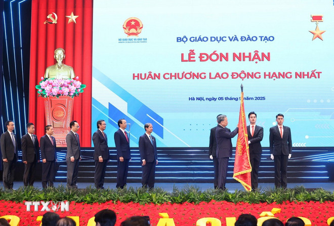 Tổng Bí thư Tô Lâm: Không áp đặt những chuẩn mực cũ cho nền giáo dục hiện đại- Ảnh 4. Tổng Bí thư Tô Lâm: Không áp đặt những chuẩn mực cũ cho nền giáo dục hiện đại- Ảnh 4.
