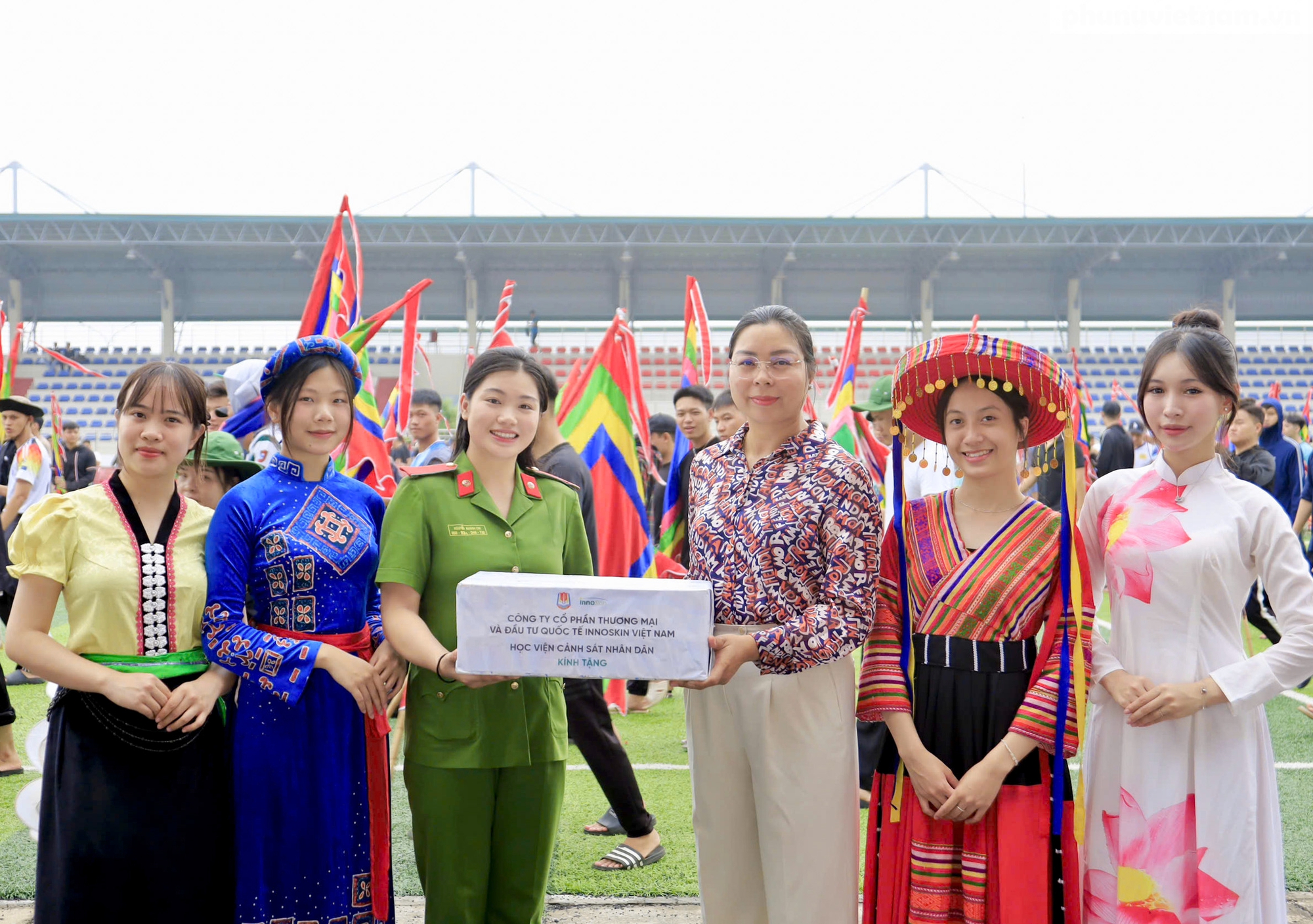 Vượt qua áp lực, hoàn thành nhiệm vụ Khối trưởng Khối nữ sĩ quan Cảnh sát giao thông- Ảnh 5.