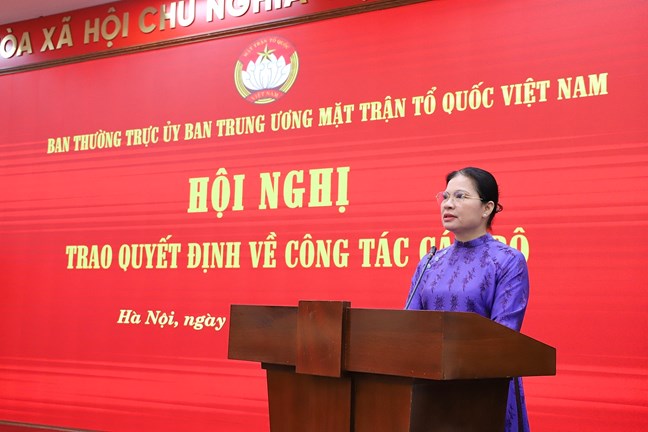 Ban Thường trực UBTƯ MTTQ Việt Nam trao quyết định nghỉ hưu theo Nghị định 178 cho 16 cán bộ- Ảnh 1. Ban Thường trực UBTƯ MTTQ Việt Nam trao quyết định nghỉ hưu theo Nghị định 178 cho 16 cán bộ- Ảnh 1.