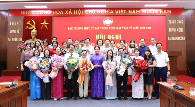 Ban Thường trực UBTƯ MTTQ Việt Nam trao quyết định nghỉ hưu theo Nghị định 178 cho 16 cán bộ- Ảnh 5. Ban Thường trực UBTƯ MTTQ Việt Nam trao quyết định nghỉ hưu theo Nghị định 178 cho 16 cán bộ- Ảnh 5.
