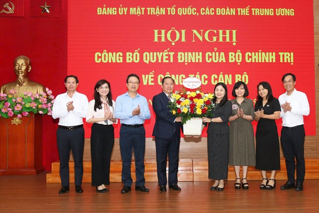Đồng chí Nguyễn Phi Long giữ chức Phó Bí thư Đảng ủy Mặt trận Tổ quốc, các đoàn thể Trung ương- Ảnh 7. Đồng chí Nguyễn Phi Long giữ chức Phó Bí thư Đảng ủy Mặt trận Tổ quốc, các đoàn thể Trung ương- Ảnh 7.