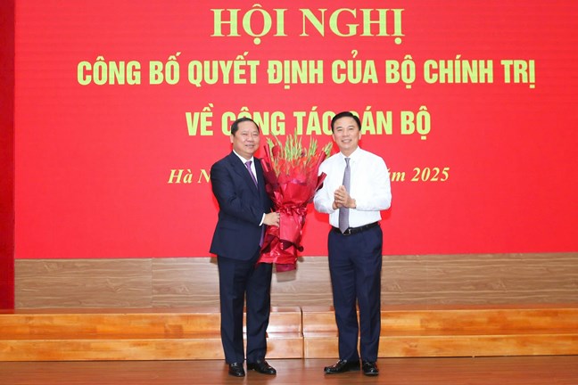 Đồng chí Nguyễn Phi Long giữ chức Phó Bí thư Đảng ủy Mặt trận Tổ quốc, các đoàn thể Trung ương- Ảnh 4. Đồng chí Nguyễn Phi Long giữ chức Phó Bí thư Đảng ủy Mặt trận Tổ quốc, các đoàn thể Trung ương- Ảnh 4.