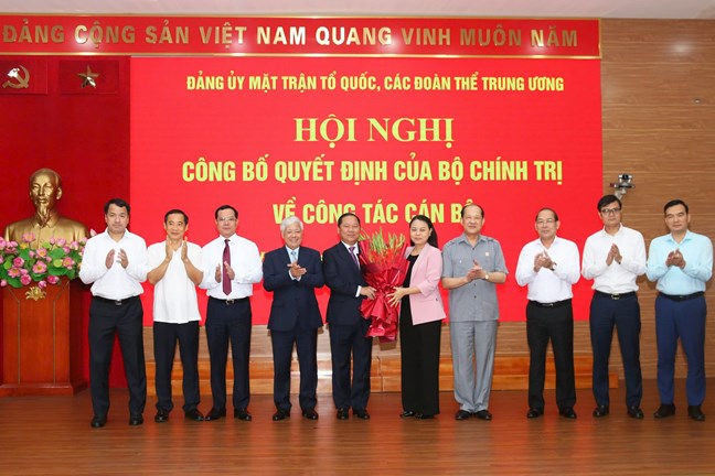 Đồng chí Nguyễn Phi Long giữ chức Phó Bí thư Đảng ủy Mặt trận Tổ quốc, các đoàn thể Trung ương- Ảnh 2. Đồng chí Nguyễn Phi Long giữ chức Phó Bí thư Đảng ủy Mặt trận Tổ quốc, các đoàn thể Trung ương- Ảnh 2.