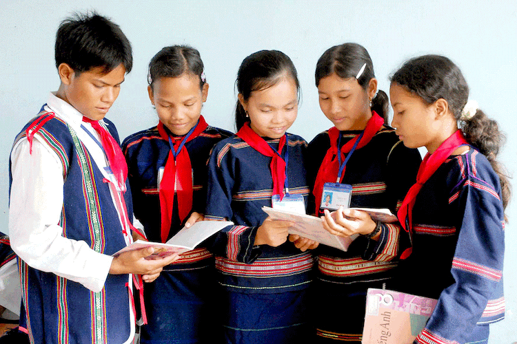 Cần quan tâm nhiều hơn đến yếu tố tâm lý trong học tập của học sinh dân tộc thiểu số- Ảnh 2.