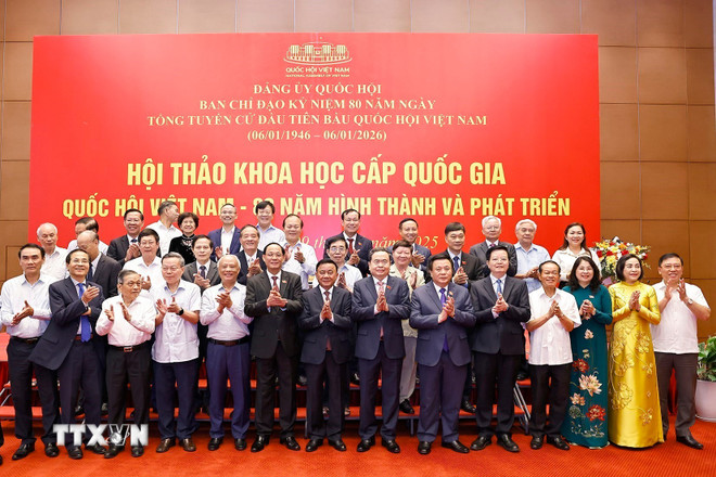 Quốc hội không ngừng phát triển, xây dựng vị thế vững chắc trong lòng nhân dân- Ảnh 1. Quốc hội không ngừng phát triển, xây dựng vị thế vững chắc trong lòng nhân dân- Ảnh 1.