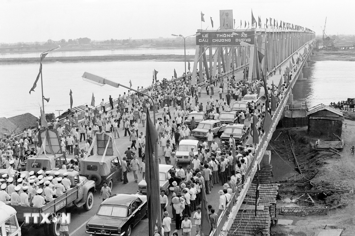 Đại hội lần thứ V của Đảng: Xây dựng chủ nghĩa xã hội và bảo vệ Tổ quốc XHCN- Ảnh 3.