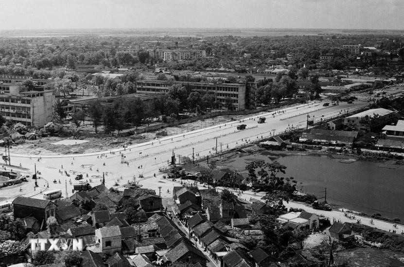 Đại hội lần thứ V của Đảng: Xây dựng chủ nghĩa xã hội và bảo vệ Tổ quốc XHCN- Ảnh 5.