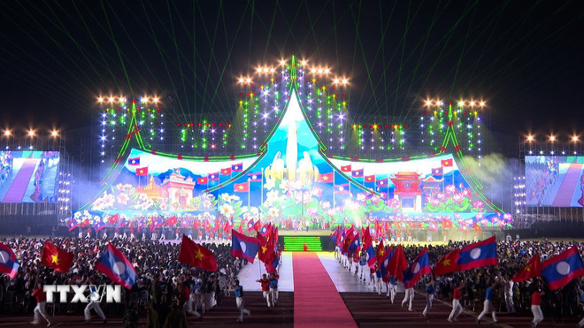 Đêm nghệ thuật đặc biệt khẳng định sức sống bền chặt của quan hệ Việt–Lào- Ảnh 2.