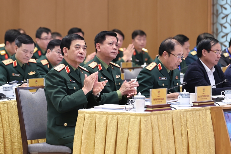 Thủ tướng: Cơ bản làm sạch ô nhiễm bom mìn vào thời điểm kỷ niệm 100 năm Quốc khánh- Ảnh 2.