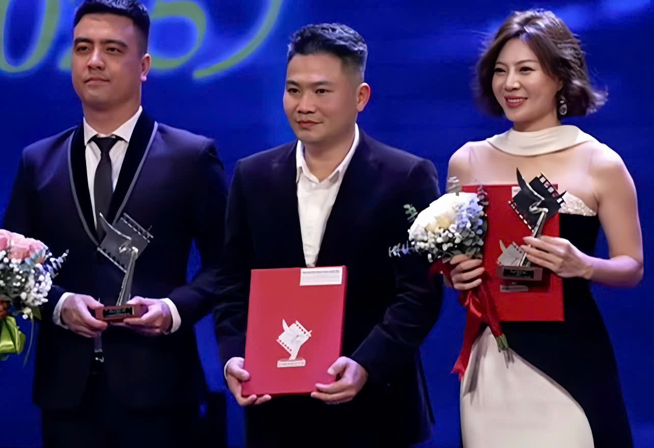 Phim "Mưa đỏ" thắng lớn tại giải Cánh diều 2025- Ảnh 3. Phim "Mưa đỏ" thắng lớn tại giải Cánh diều 2025- Ảnh 3.