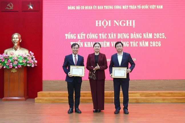 Đảng bộ Cơ quan UBTƯ MTTQ Việt Nam tổng kết công tác xây dựng Đảng năm 2025, triển khai nhiệm vụ công tác năm 2026- Ảnh 4.