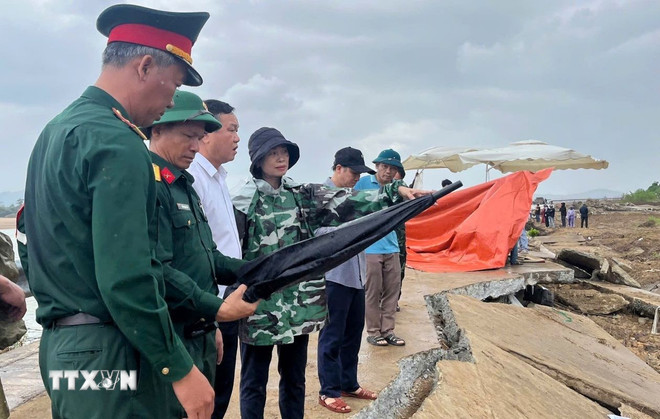 Vụ sập bờ kè tại Đắk Lắk: Thăm hỏi, động viên gia đình các nạn nhân- Ảnh 1.