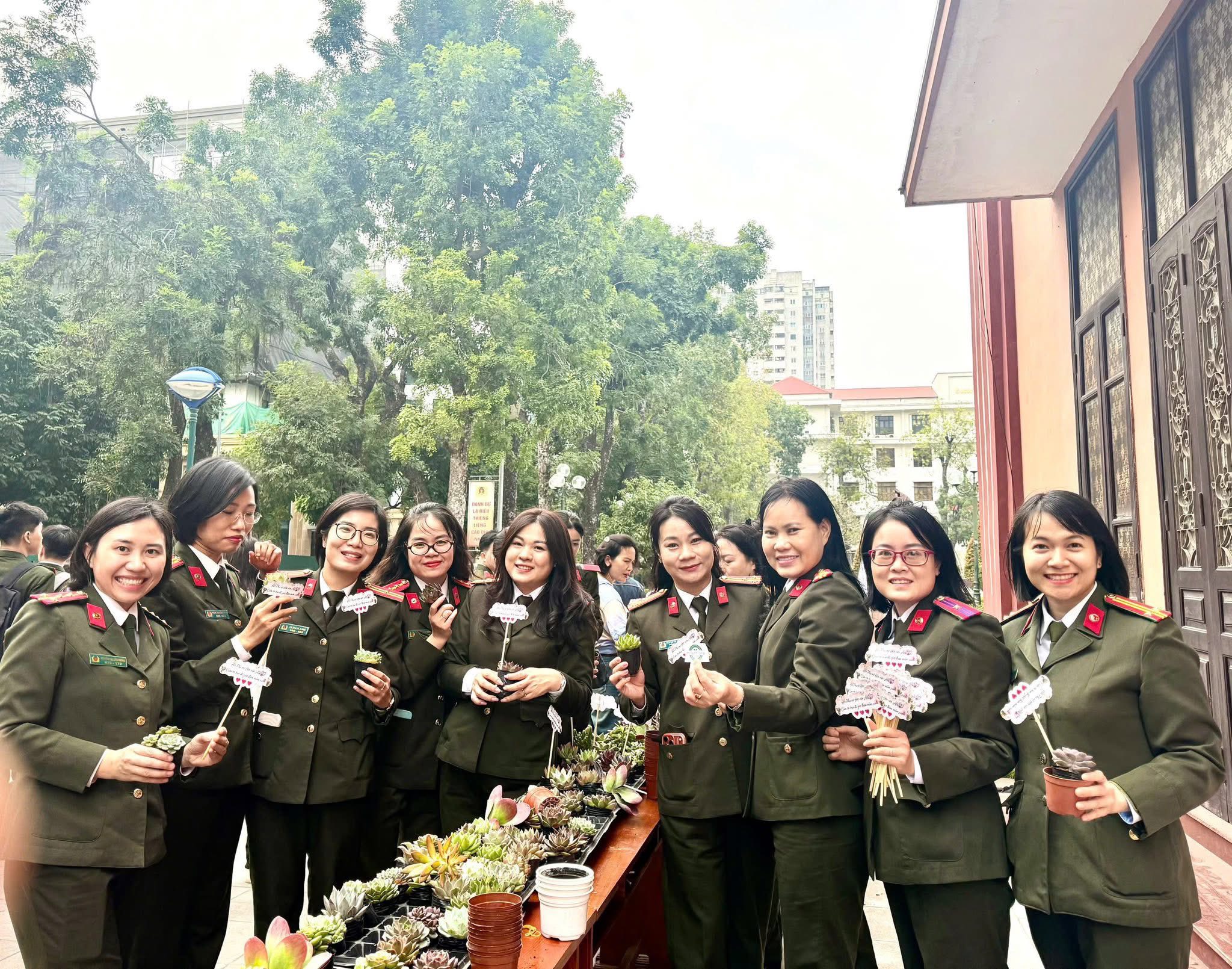 Phụ nữ Học viện An ninh nhân dân gieo mầm xanh, nâng cao ý thức bảo vệ môi trường- Ảnh 2. Phụ nữ Học viện An ninh nhân dân gieo mầm xanh, nâng cao ý thức bảo vệ môi trường- Ảnh 2.