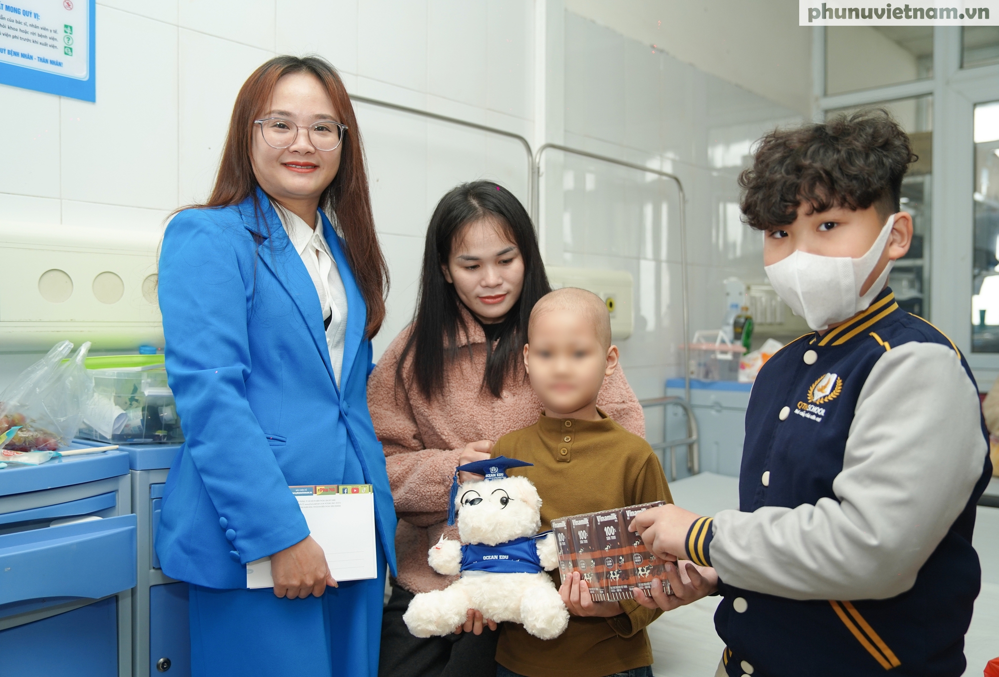 Báo Phụ nữ Việt Nam và thí sinh MC Nhí mang "Tết ấm" đến với bệnh nhi nghèo ở Thanh Hóa- Ảnh 4.