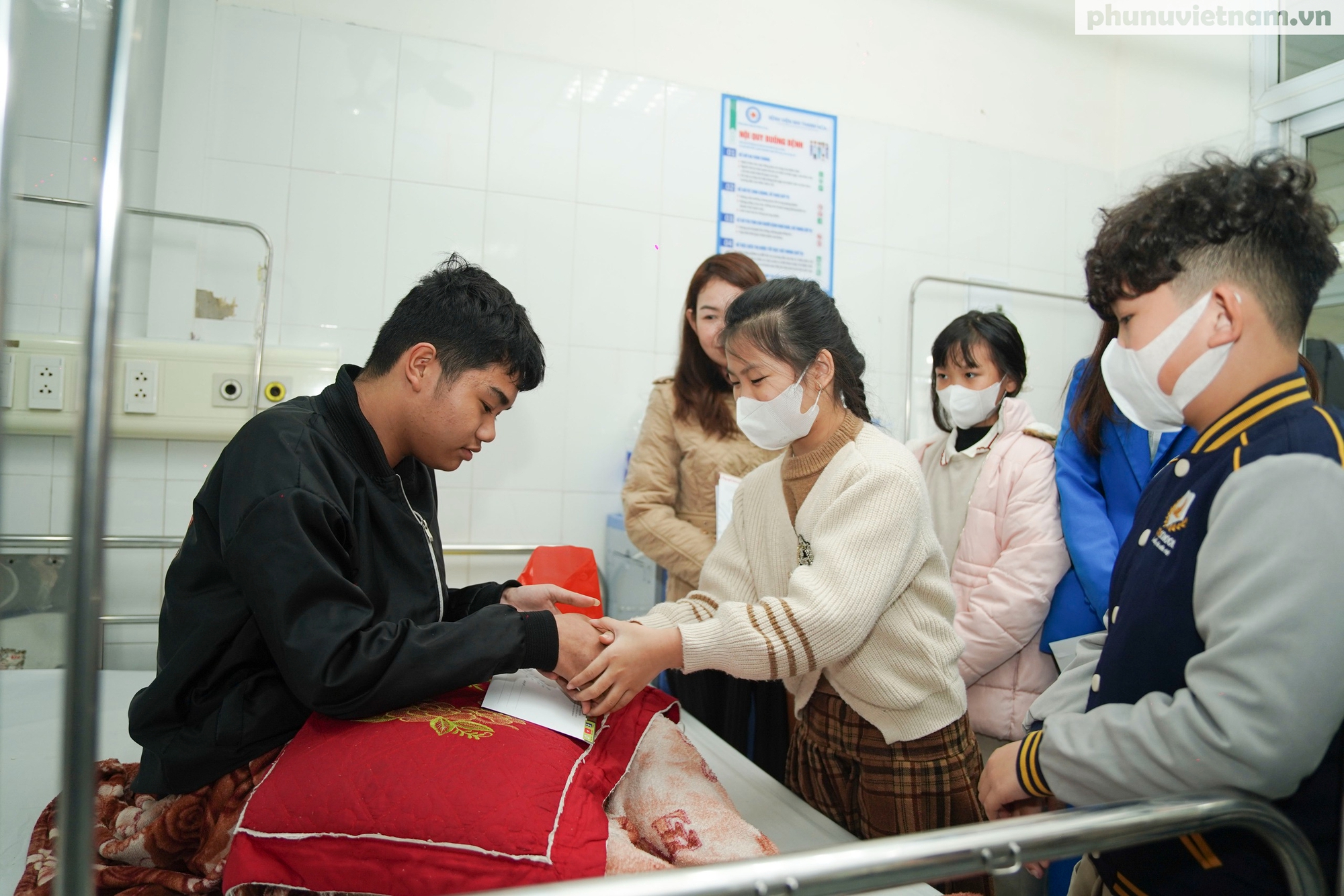 Báo Phụ nữ Việt Nam và thí sinh MC Nhí mang "Tết ấm" đến với bệnh nhi nghèo ở Thanh Hóa- Ảnh 6.