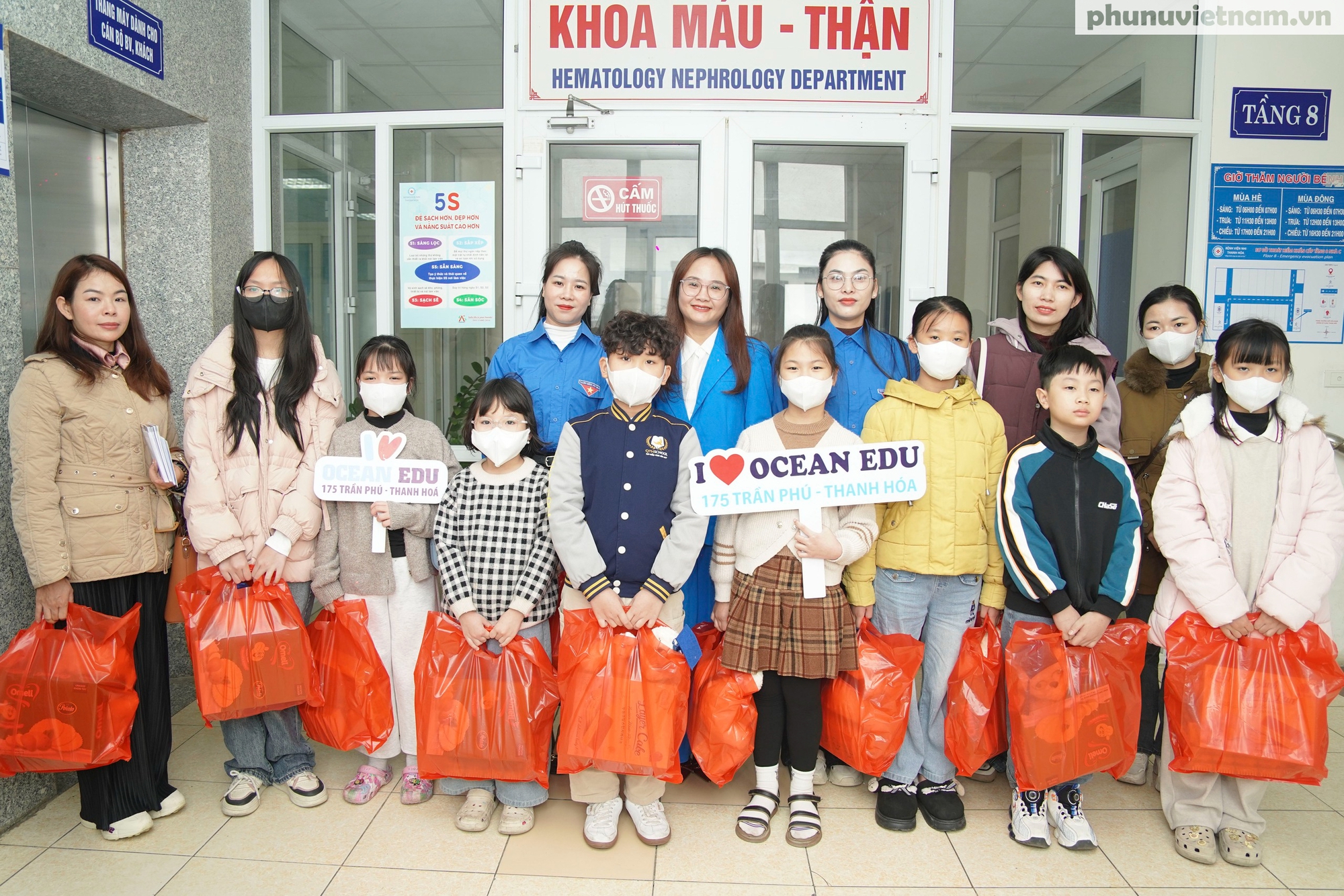 Báo Phụ nữ Việt Nam và thí sinh MC Nhí mang "Tết ấm" đến với bệnh nhi nghèo ở Thanh Hóa- Ảnh 9.