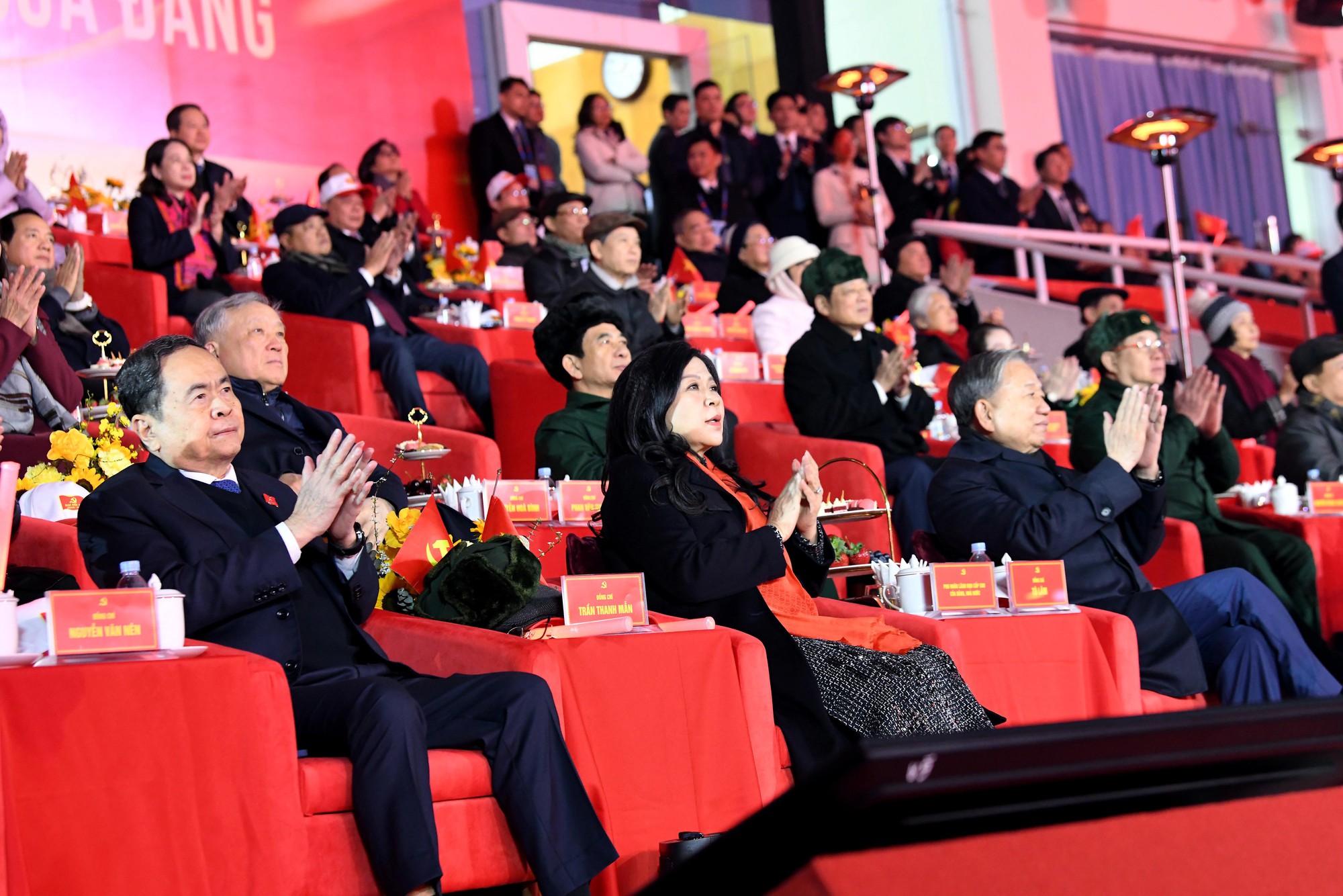 Tổng Bí thư Tô Lâm và lãnh đạo Đảng, Nhà nước dự Chương trình nghệ thuật đặc biệt "Dưới lá cờ vẻ vang của Đảng"- Ảnh 2.