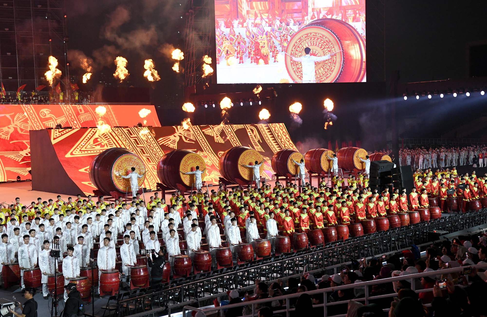 Tổng Bí thư Tô Lâm và lãnh đạo Đảng, Nhà nước dự Chương trình nghệ thuật đặc biệt "Dưới lá cờ vẻ vang của Đảng"- Ảnh 5.