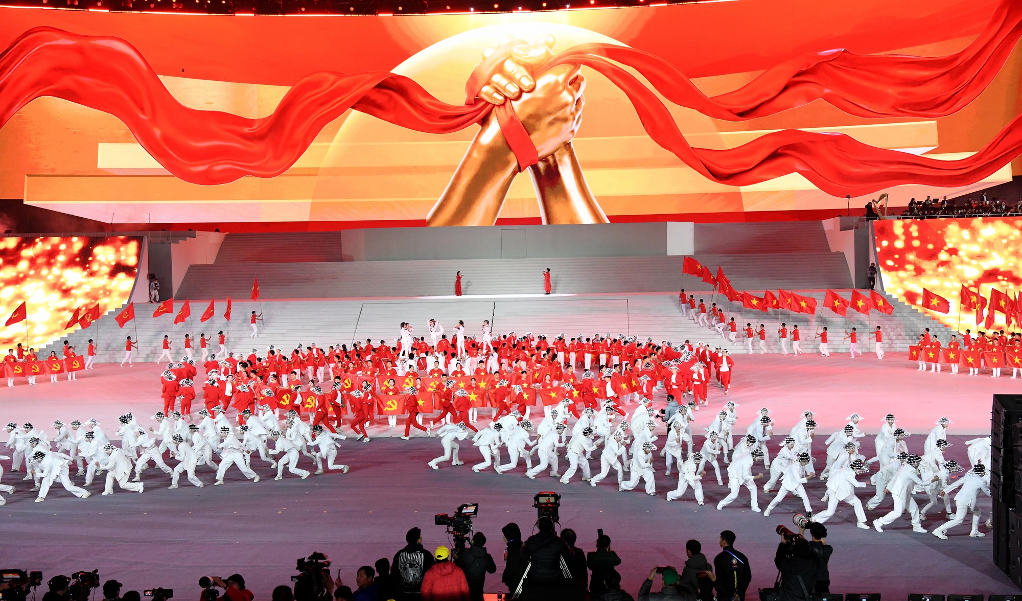 Tổng Bí thư Tô Lâm và lãnh đạo Đảng, Nhà nước dự Chương trình nghệ thuật đặc biệt "Dưới lá cờ vẻ vang của Đảng"- Ảnh 7.