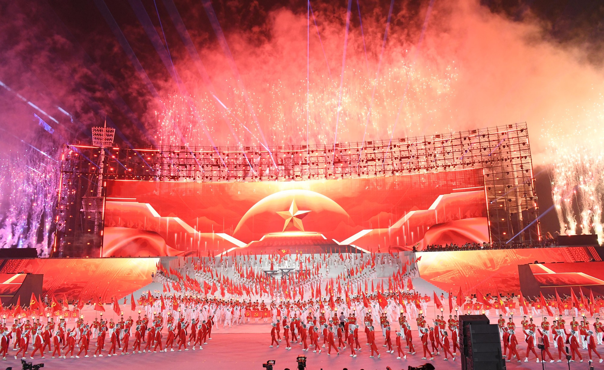 Tổng Bí thư Tô Lâm và lãnh đạo Đảng, Nhà nước dự Chương trình nghệ thuật đặc biệt "Dưới lá cờ vẻ vang của Đảng"- Ảnh 6.