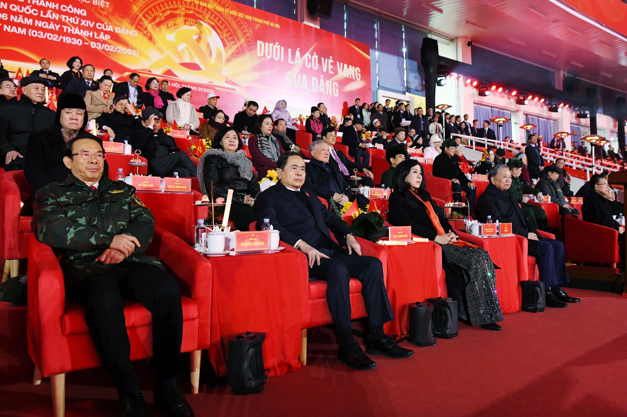 Tổng Bí thư Tô Lâm và lãnh đạo Đảng, Nhà nước dự Chương trình nghệ thuật đặc biệt "Dưới lá cờ vẻ vang của Đảng"- Ảnh 1.