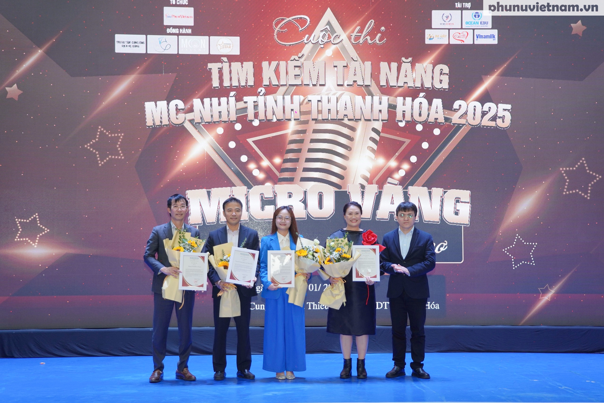 Chung kết "MC Nhí - Micro Vàng": Màn tranh tài sôi động "Chạm mic, chạm ước mơ" của 30 thí sinh- Ảnh 3. Chung kết "MC Nhí - Micro Vàng": Màn tranh tài sôi động "Chạm mic, chạm ước mơ" của 30 thí sinh- Ảnh 3.