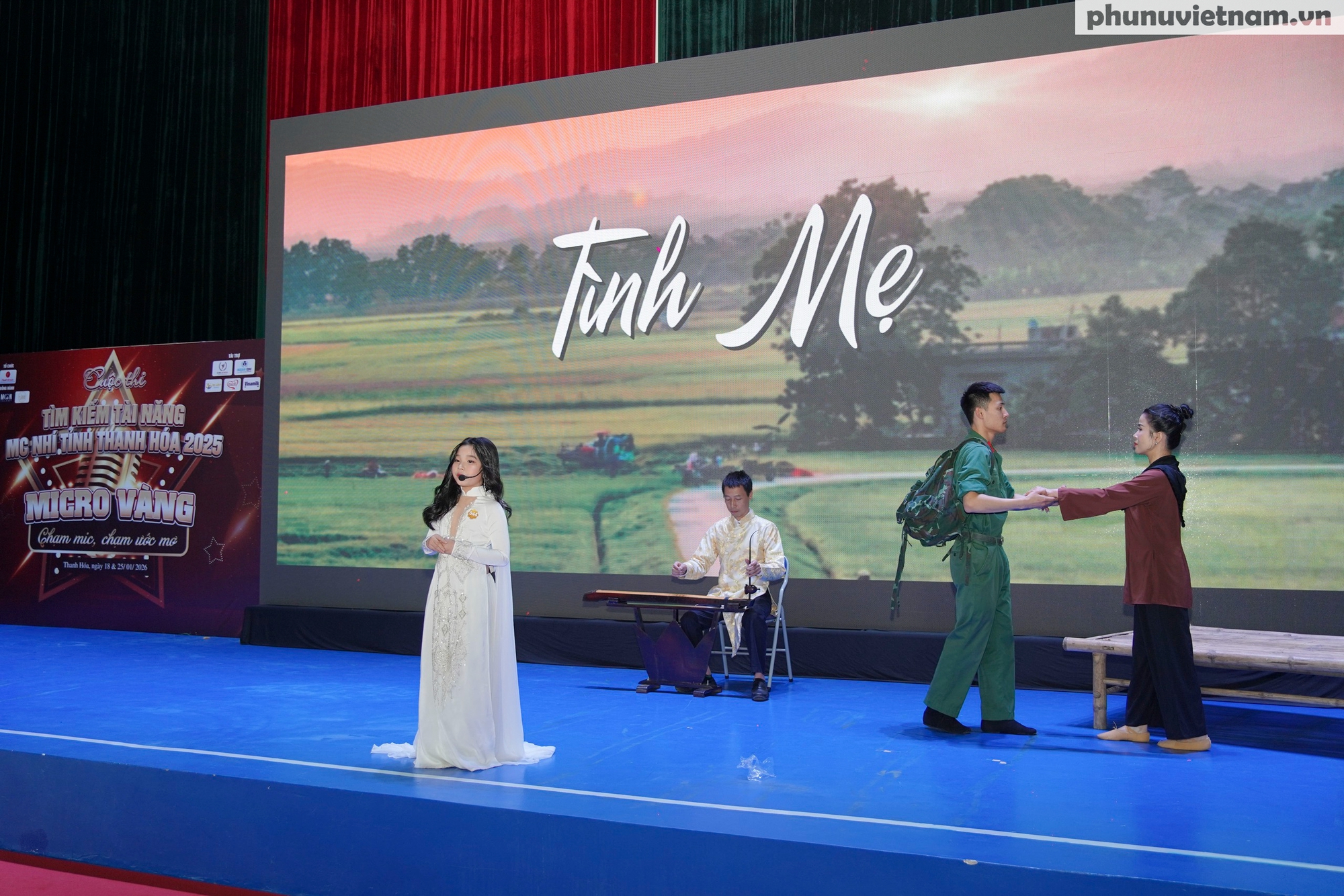 Chung kết "MC Nhí - Micro Vàng": Màn tranh tài sôi động "Chạm mic, chạm ước mơ" của 30 thí sinh- Ảnh 9. Chung kết "MC Nhí - Micro Vàng": Màn tranh tài sôi động "Chạm mic, chạm ước mơ" của 30 thí sinh- Ảnh 9.