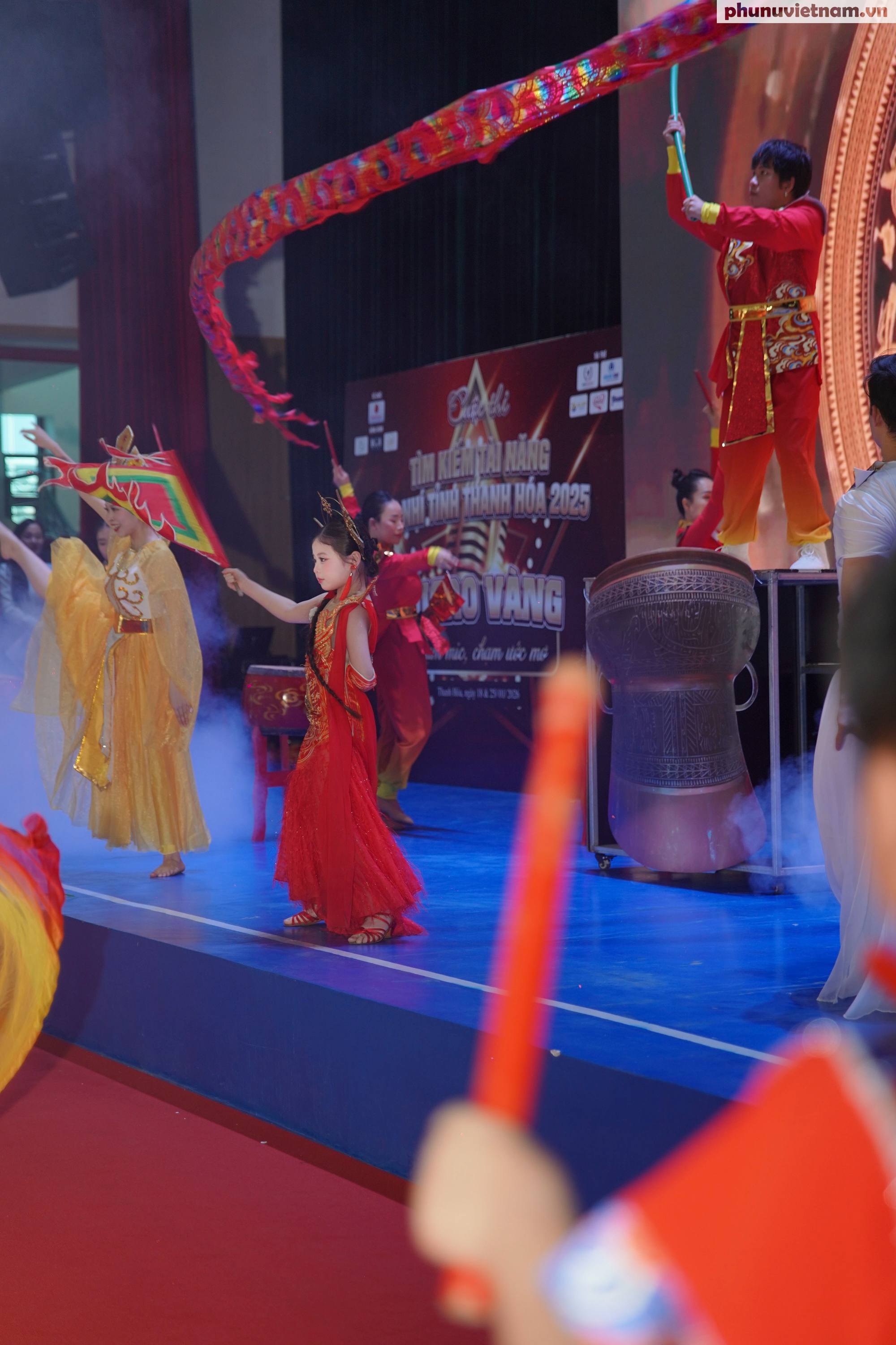 Chung kết "MC Nhí - Micro Vàng": Màn tranh tài sôi động "Chạm mic, chạm ước mơ" của 30 thí sinh- Ảnh 13. Chung kết "MC Nhí - Micro Vàng": Màn tranh tài sôi động "Chạm mic, chạm ước mơ" của 30 thí sinh- Ảnh 13.