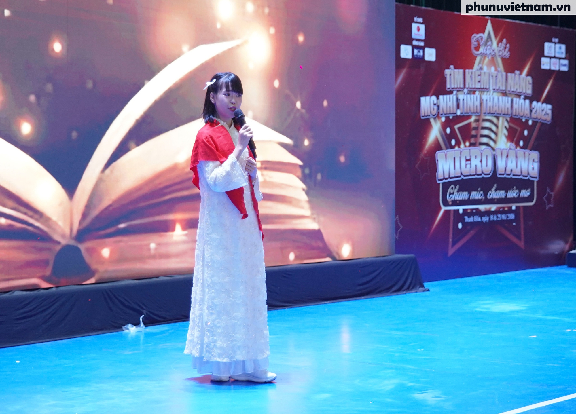 Chung kết "MC Nhí - Micro Vàng": Màn tranh tài sôi động "Chạm mic, chạm ước mơ" của 30 thí sinh- Ảnh 16. Chung kết "MC Nhí - Micro Vàng": Màn tranh tài sôi động "Chạm mic, chạm ước mơ" của 30 thí sinh- Ảnh 16.