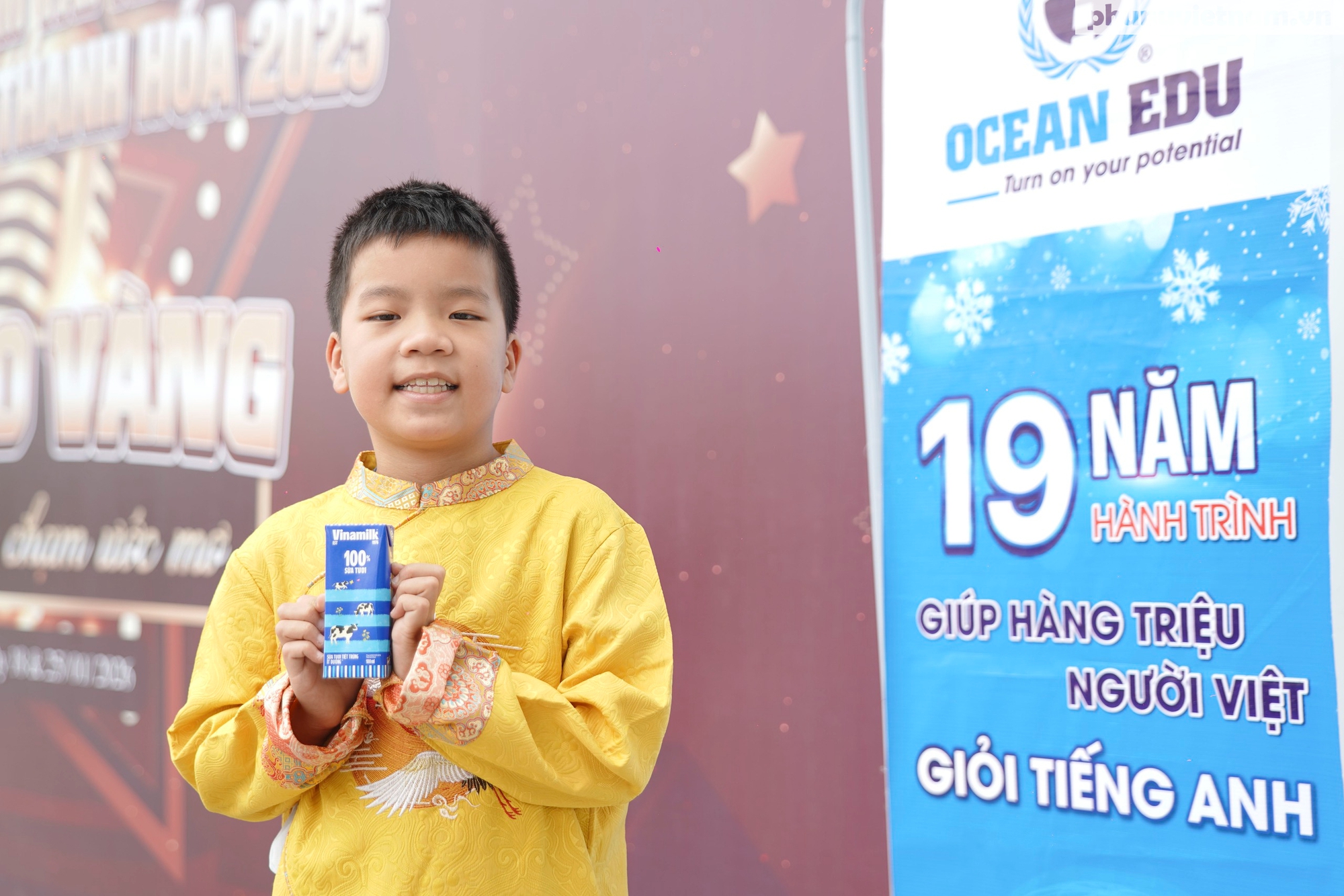 Vinamilk "tiếp năng lượng" cho hàng trăm thí sinh, khán giả tại Chung kết "MC Nhí - Micro Vàng"- Ảnh 3.