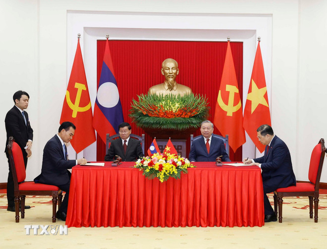 Tổng Bí thư Tô Lâm và Tổng Bí thư, Chủ tịch nước Lào chứng kiến lễ ký các văn kiện- Ảnh 1.