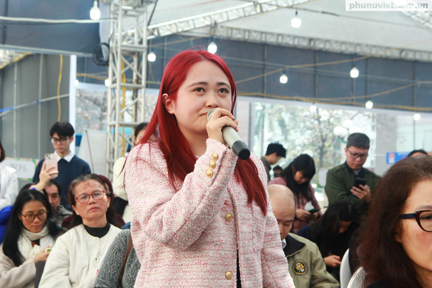 Bác sĩ Nguyễn Lân Hiếu ra mắt sách "Thương - Viết tiếp câu chuyện từ trái tim"- Ảnh 3. Bác sĩ Nguyễn Lân Hiếu ra mắt sách "Thương - Viết tiếp câu chuyện từ trái tim"- Ảnh 3.